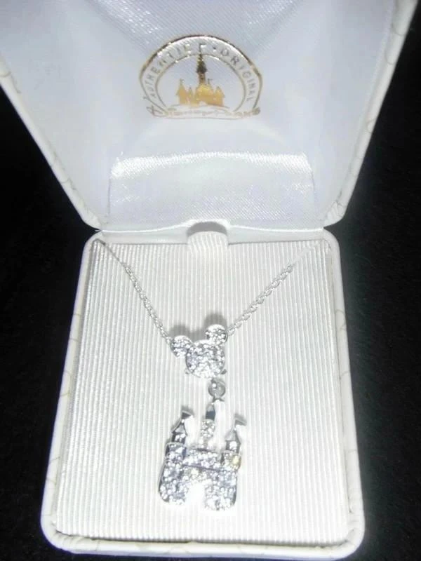 Ravissant collier + pendentif château mickey en strass disney disneyland paris d
